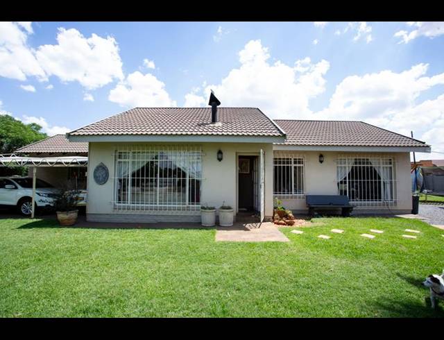 4 BEDROOM HOUSE FOR SALE IN KOOKRUS